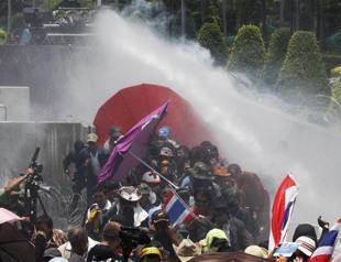 Thai protesters launch final fight as government clings on