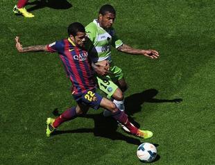 Alves threatens to quit Barcelona