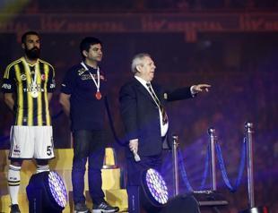 Fenerbahçe chairman slams club’s fans at title celebration