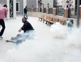 VIDEO: The moment when a mourner was shot during clashes in Istanbul