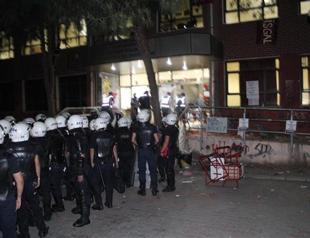 Police detain 38 students during night raid at occupied Ege University building in İzmir