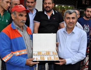 Cleaner finds 1.5 kg gold on street, gives it to police