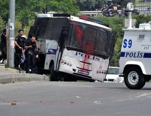VIDEO: Group throws stones at police van in second day of clashes