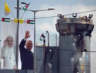 Israel restricts radical Jews ahead of popes visit