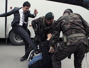 PMs adviser who kicked mourner removed from post