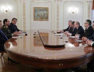 Putin backs Egypt army chief Sisis run for president
