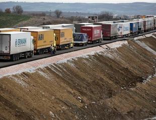 Truck passage resumes at Bulgaria border gate