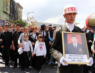 Audience protests top commander at Balyoz convict’s funeral