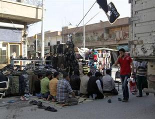 60,000 flee inter-jihadist battle in east Syria: NGO