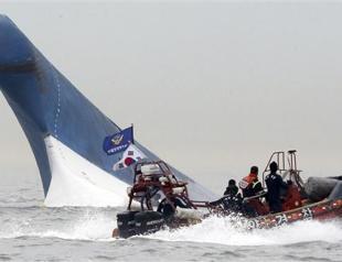 Nets reinforced around South Korean ferry to stop body drift