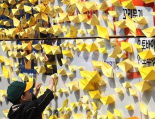 South Korea names three ferry disaster martyrs