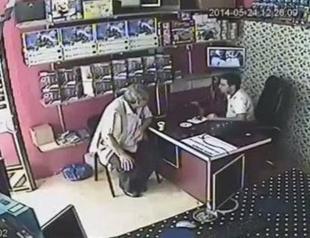 VIDEO: Keep calm and take your tea, two Turks say during earthquake