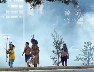 Brazil police fire tear gas at World Cup protesters