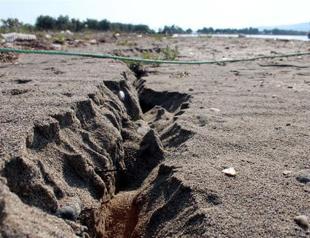 Three quakes shake Turkey