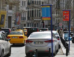 Istanbul’s emergency roads blocked by parked cars