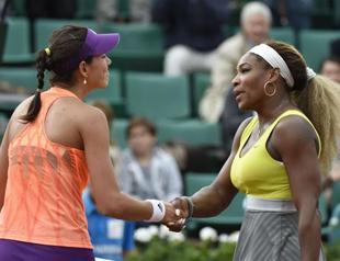 Serena crashes, Djokovic cruises at French Open