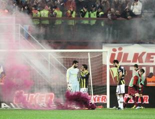 Fenerbahçe’s Kuyt lashes out at Turkey crowd trouble