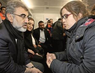 Wife refuses to leave rescue site without husband trapped in Soma mine