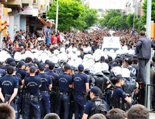 Police intervene against protesters at Soma mine blast site