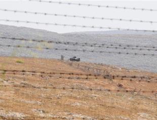 Smugglers from Syrian side attack Turkish border post