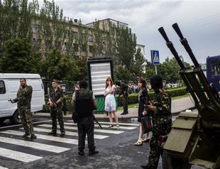 Ukraine leader vows to punish rebels after downing of chopper