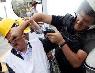 Police crack down on workers protesting at Energy Ministry in Ankara