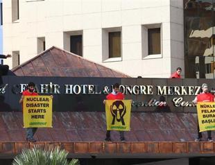 Greenpeace stages protest at nuclear summit in Istanbul, nine detained