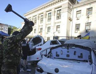 Ukrainian protesters attack Russian embassy after rebels down military plane