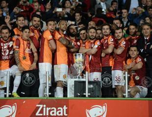 Sneijder lifts Galatasaray to Turkish Cup triumph