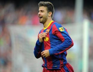 Pique renews with Barcelona until 2019