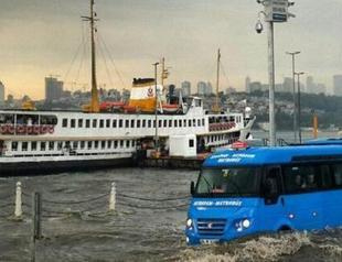 10 surreal images of Istanbul showered by rain