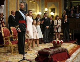 Spains new King Felipe VI sworn in