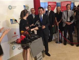 Deputy PM Babacan presents journalism award for Erdoğan leak story
