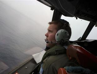 Chinese protest as weather halts Malaysia jet search