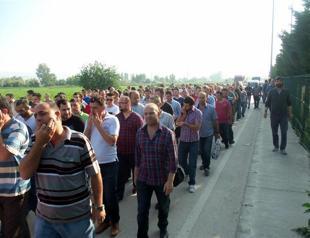 Thousands of Turkish glass workers begin strike over pay