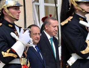 Hollande asks Turkey to prevent French citizens from joining jihadist fighters