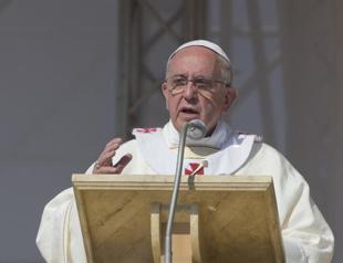 Pope lambasts mobsters, says mafiosi excommunicated