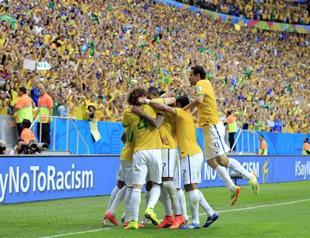 Brazil, Netherlands claim top spots in World Cup group deciders