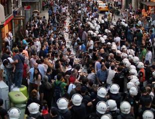 Anti-capitalist Muslims hold iftar in Taksim again under tight police surveillance