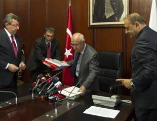 Turkeys main opposition parties formalize İhsanoğlus candidacy for presidency