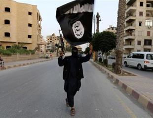 ISIL declares caliphate as Iraq presses counter-offensive