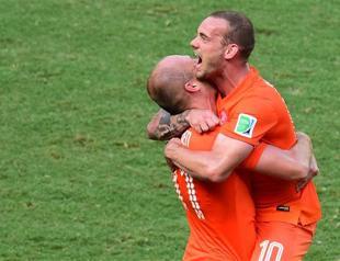 Dutch, Costa Rica through after never-wracking drama