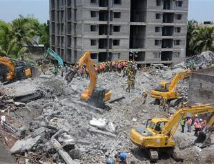 Survivors pulled from collapsed India building, toll hits 20
