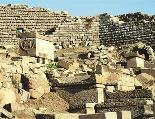 ‘Meat eater’ tombs in Assos display the taste for flesh