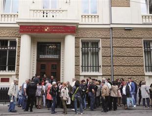 Bulgarias bank crisis eases after Europe okays credit line