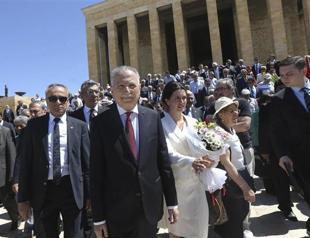 Turkeys two main opposition parties presidential candidate launches official campaign