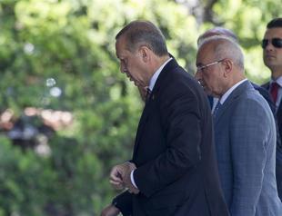 Turkish PM to have 402 advisers with proposal approved by parliamentary commission