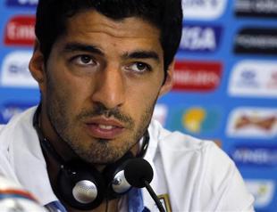 Kosovo club offers banned Suarez a job