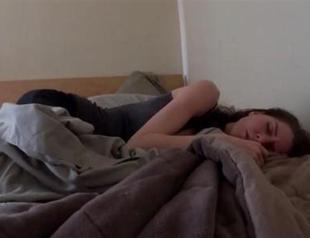 How guys and girls wake up