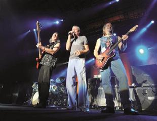 Hard-rock diplomacy in N Cyprus as Anastasiades invited to Deep Purple gig